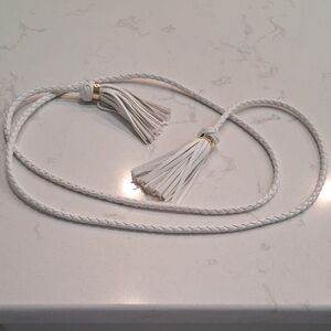 White and Gold Elegant Belt Accessory.